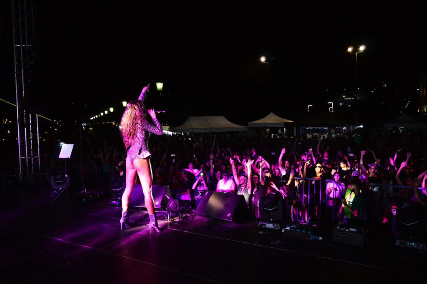 Η εκρηκτική εμφάνιση της Κατερίνας Στικούδη στη Θεσσαλονίκη 