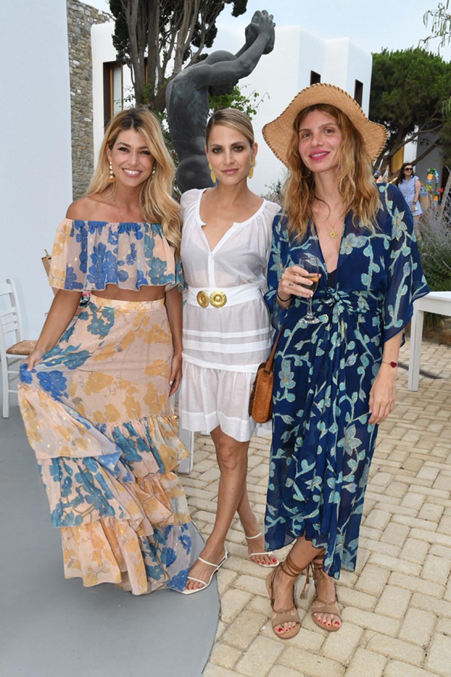 Κοκτέιλ πάρτι στη Μύκονο με λαμπερούς καλεσμένους 