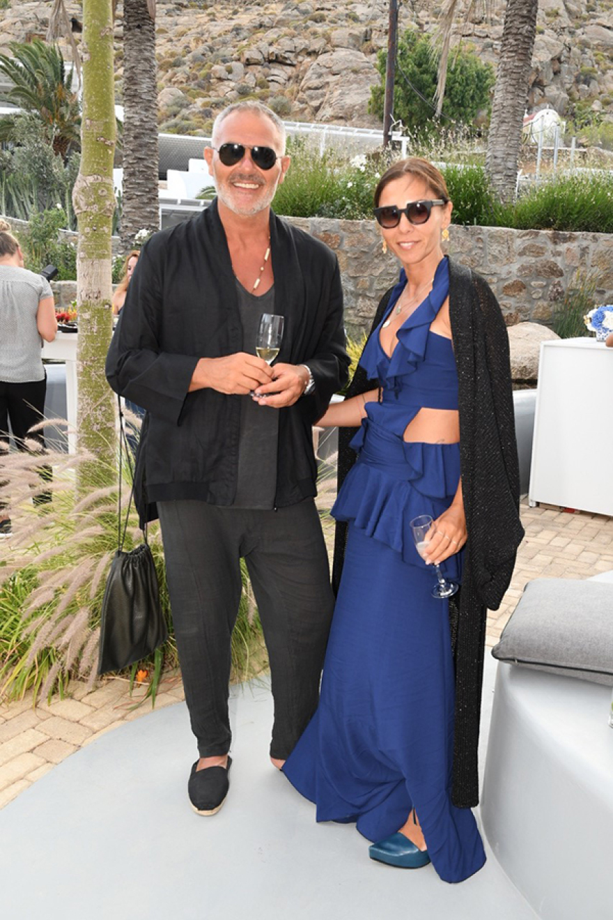 Κοκτέιλ πάρτι στη Μύκονο με λαμπερούς καλεσμένους 