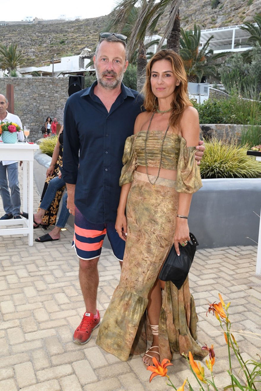 Κοκτέιλ πάρτι στη Μύκονο με λαμπερούς καλεσμένους 