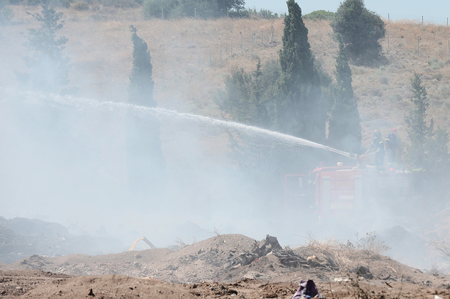 Έσβησε η φωτιά στο Λαύριο κοντά στην Ελληνική Βιομηχανία Όπλων