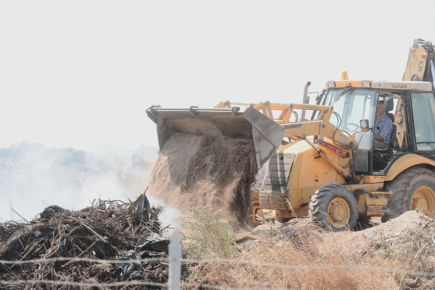 Έσβησε η φωτιά στο Λαύριο κοντά στην Ελληνική Βιομηχανία Όπλων