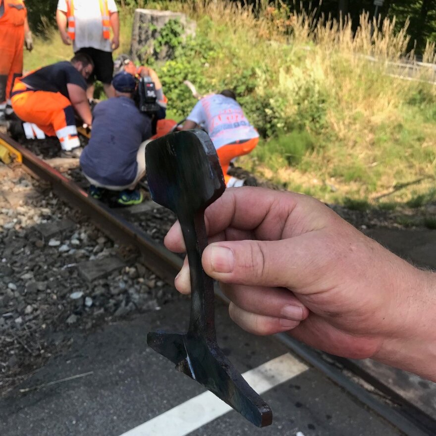 «Καμίνι» η Ευρώπη: Λιώνει η άσφαλτος, λυγίζουν οι γραμμές των τρένων