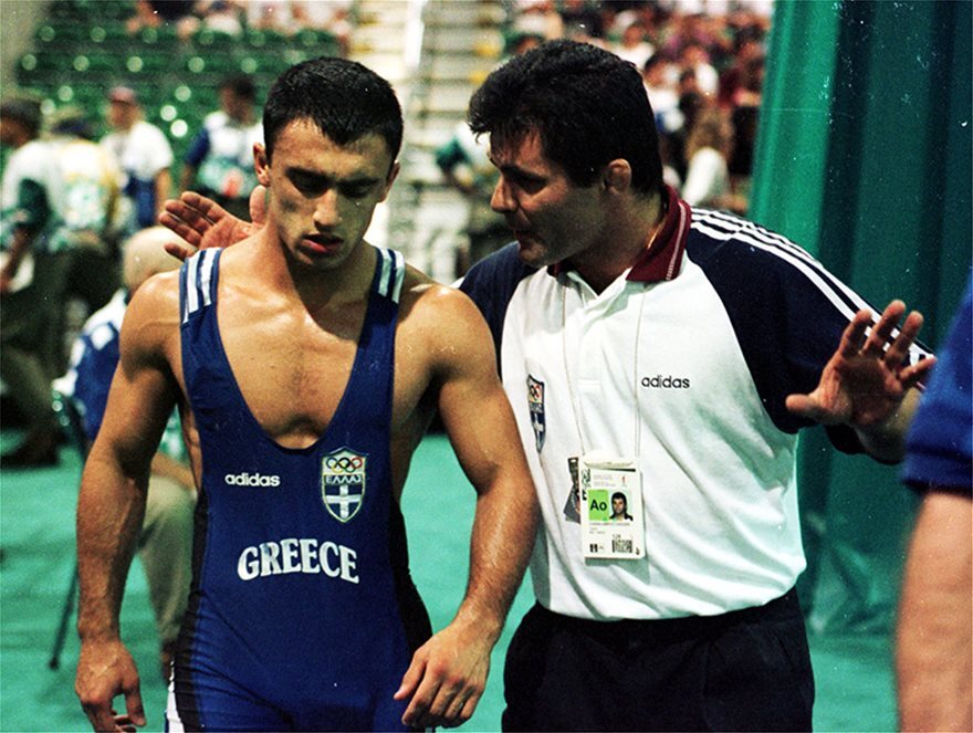 Μπάμπης Χολίδης: O «μικρός γίγαντας» που έφτασε στην κορυφή