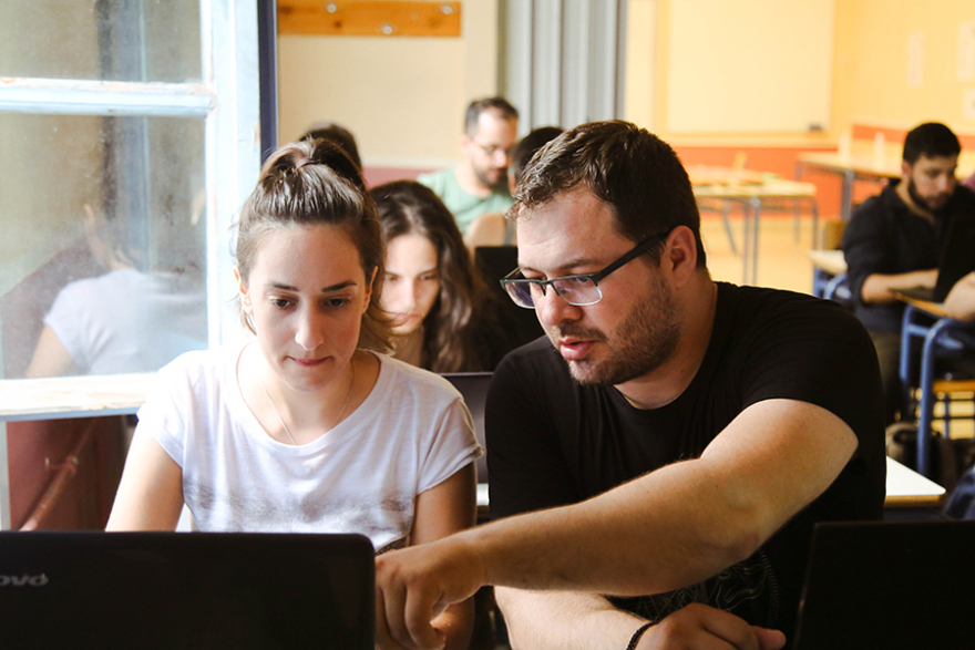 Από το μάθε παιδί μου γράμματα, στο μάθε παιδί μου κώδικα