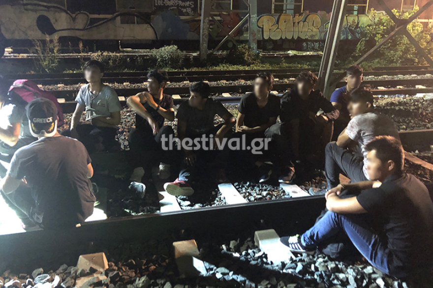 Άγριο ξύλο με σιδηρολοστούς και ξύλινες βέργες στη Θεσσαλονίκη