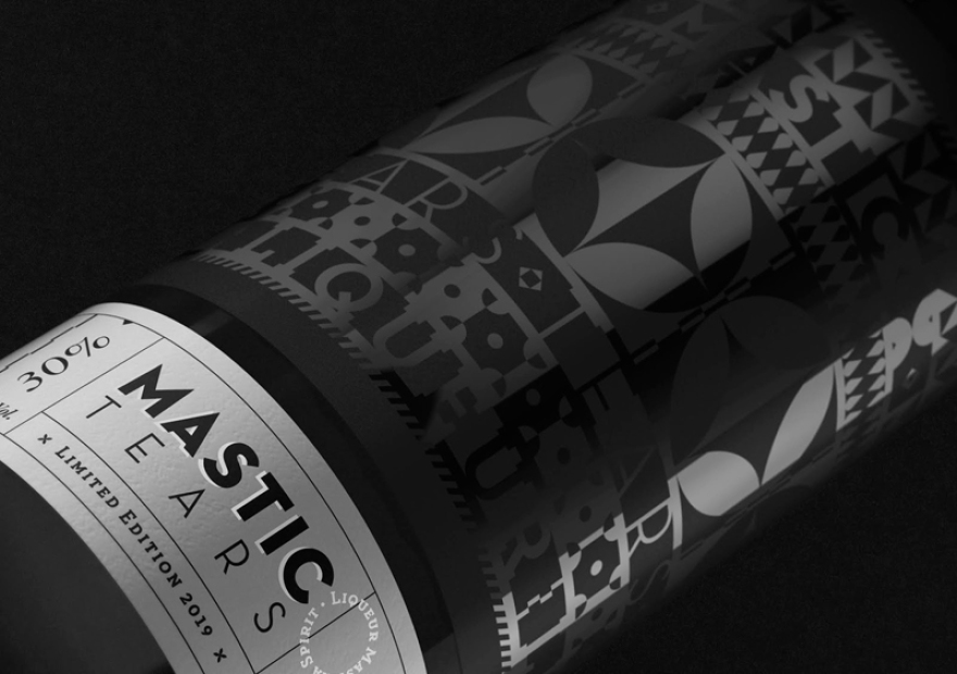 Τα δάκρυα της μαστίχας, τα «ξυστά» και τα …δελφίνια