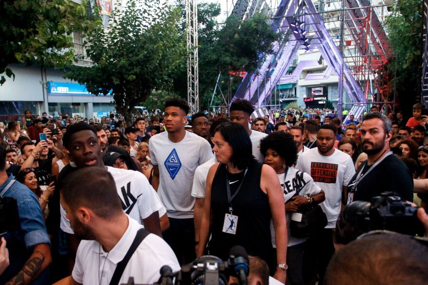 Αντετοκούνμπο από τα Σεπόλια: «Ό,τι κι αν πετύχεις στη ζωή, δεν πρέπει να ξεχνάς από που ξεκίνησες»