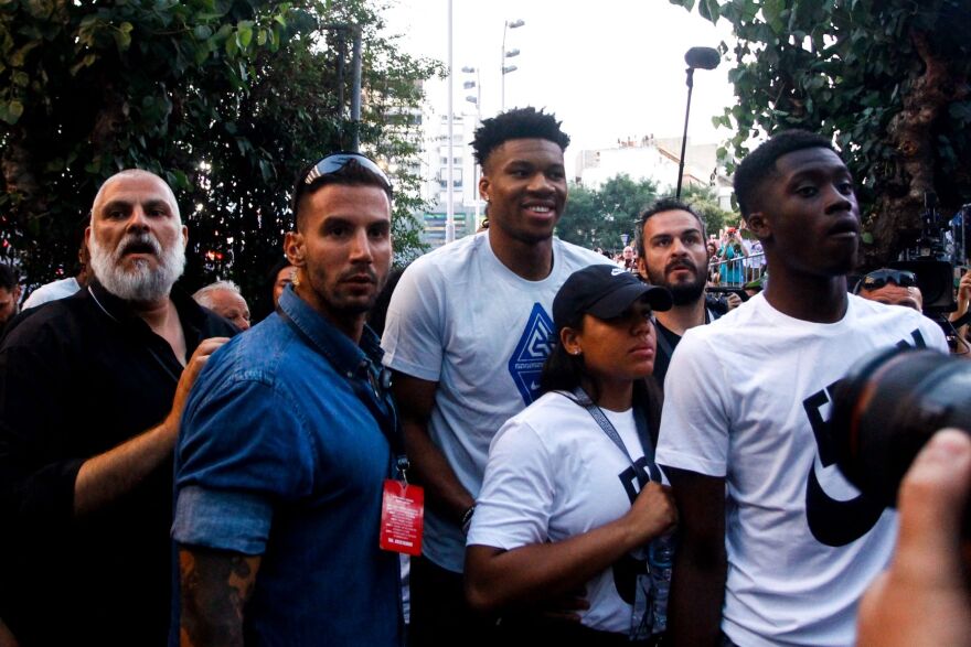 Αντετοκούνμπο από τα Σεπόλια: «Ό,τι κι αν πετύχεις στη ζωή, δεν πρέπει να ξεχνάς από που ξεκίνησες»