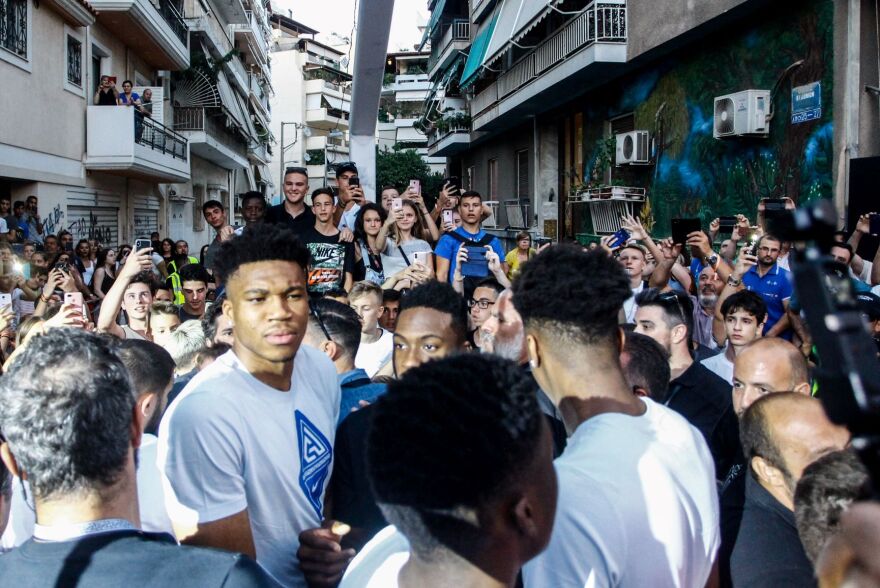 Αντετοκούνμπο από τα Σεπόλια: «Ό,τι κι αν πετύχεις στη ζωή, δεν πρέπει να ξεχνάς από που ξεκίνησες»