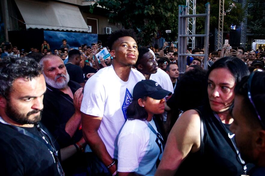 Αντετοκούνμπο από τα Σεπόλια: «Ό,τι κι αν πετύχεις στη ζωή, δεν πρέπει να ξεχνάς από που ξεκίνησες»