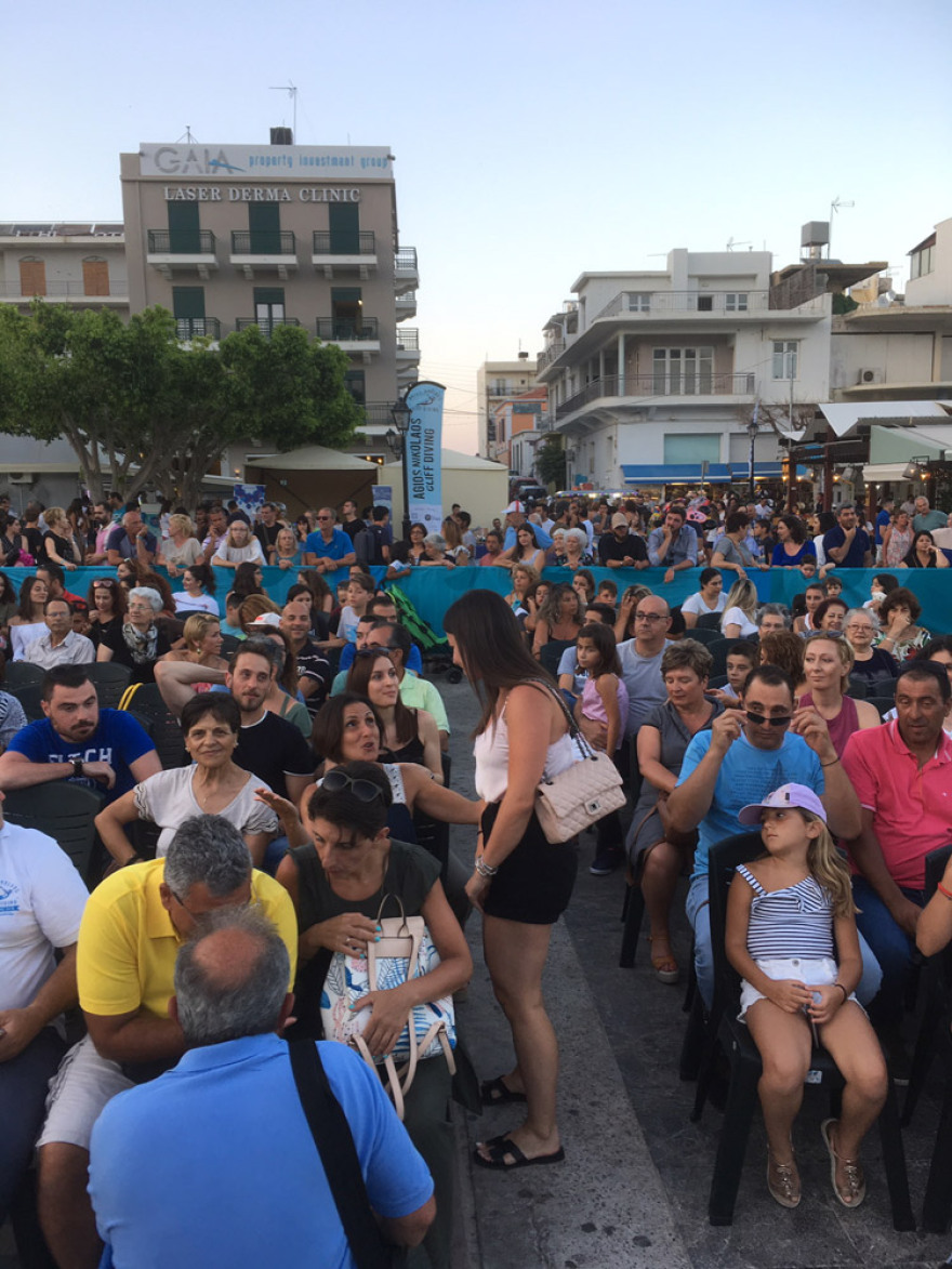 Βίντεο: Υπερθέαμα καταδύσεων από τα 20 μέτρα στη λίμνη Αγίου Νικολάου