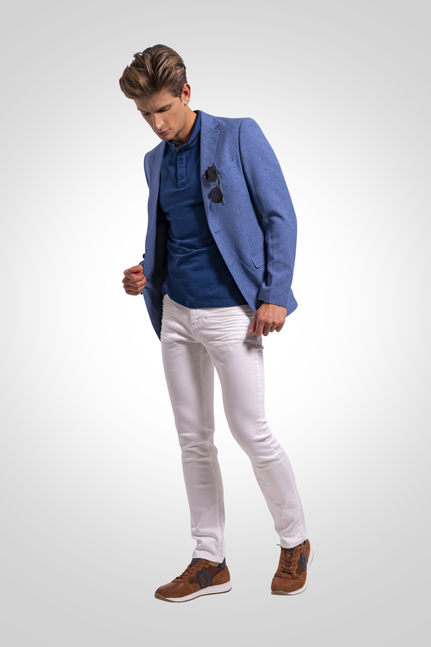 Αυτή είναι η καλοκαιρινή «πανοπλία» ενός… gentleman