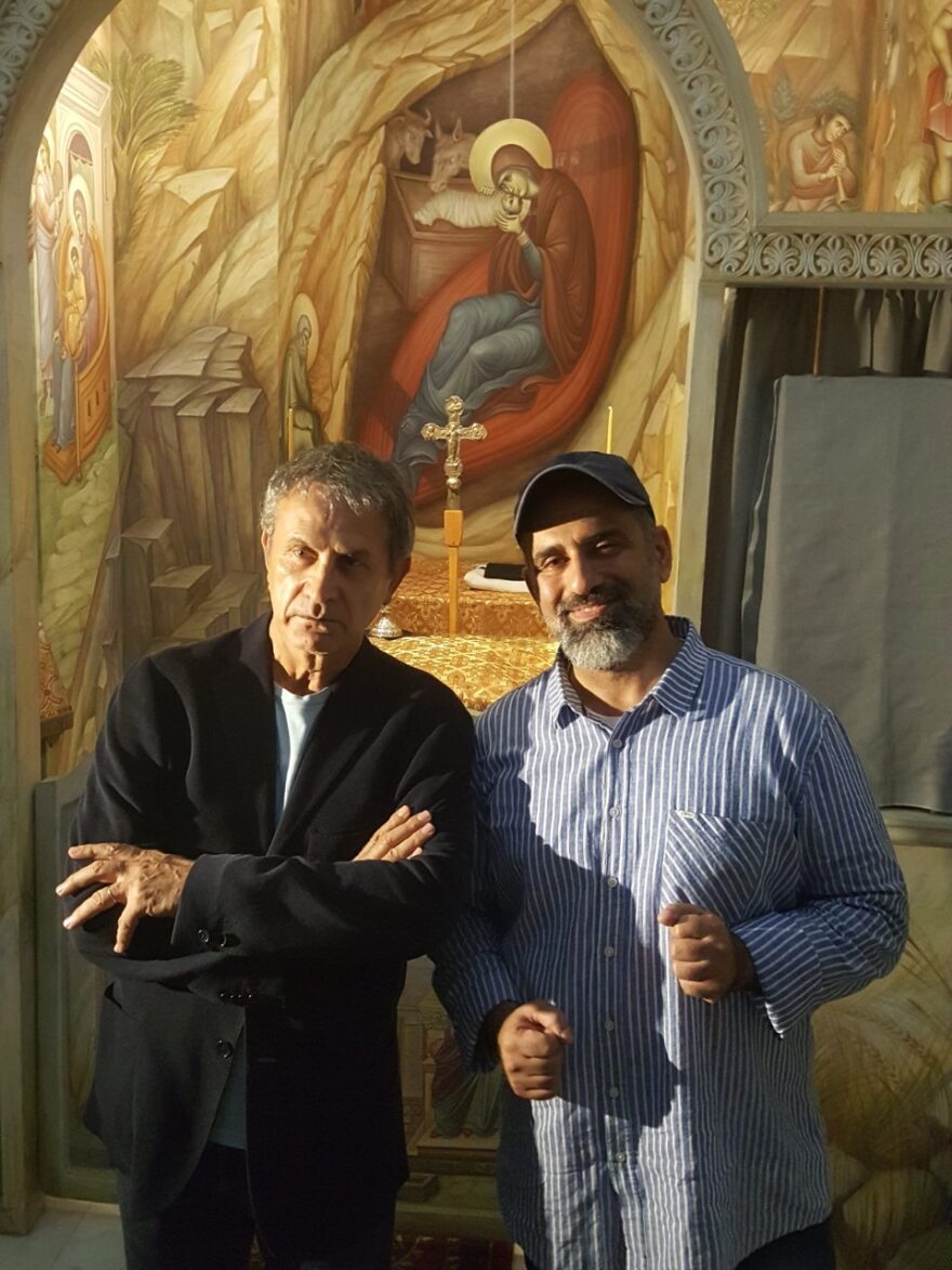 Ο Γιώργος Νταλάρας μάγεψε με τα τραγούδια του στα Τίρανα