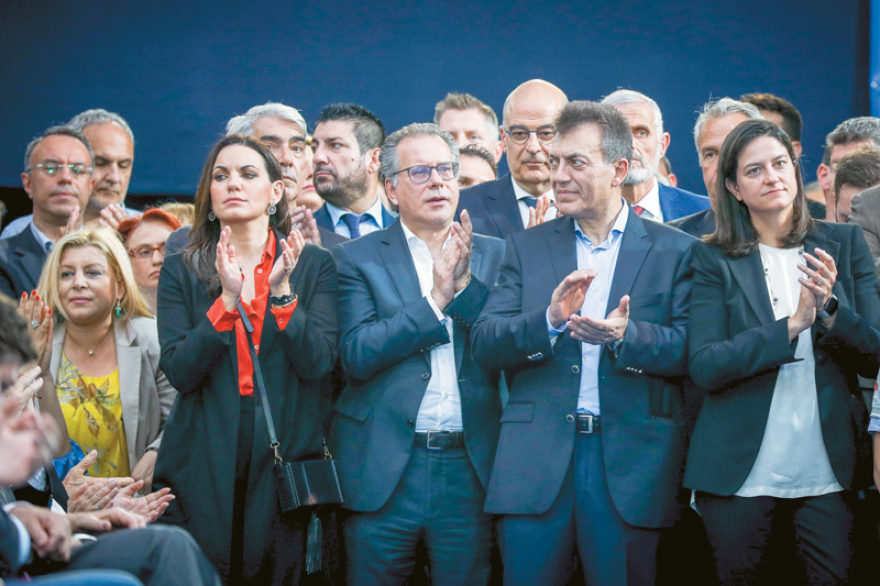 Tο μπλοκάκι του Μητσοτάκη: Οι υπουργοί και τα πρώτα νομοσχέδια