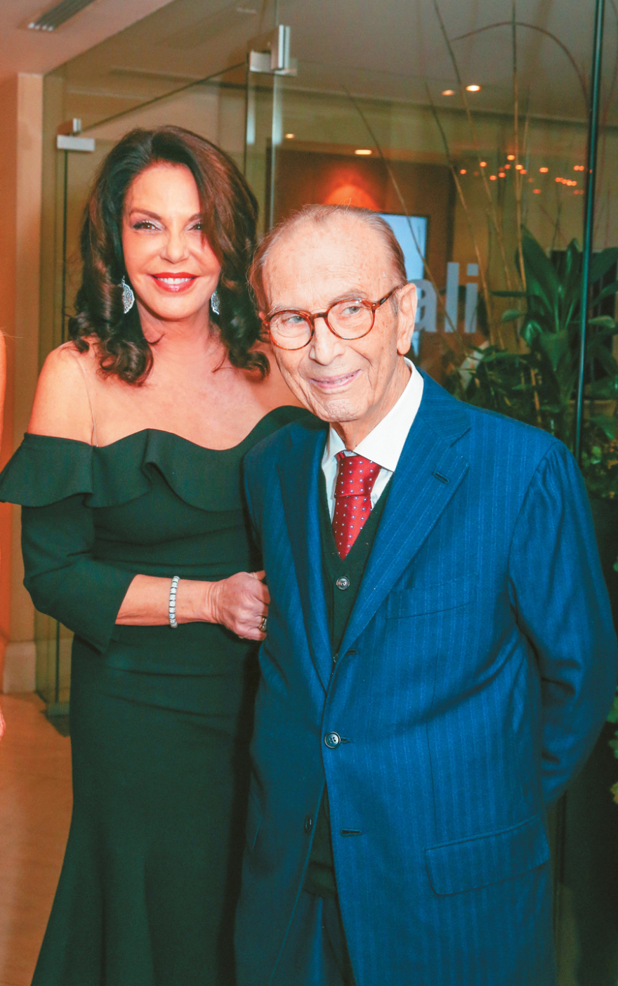 Χρυσό ρουσφέτι στο Καβούρι: Άλλαξαν τον αιγιαλό για χάρη της Κατερίνας Παναγοπούλου