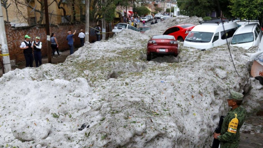Μεξικό: Χαλάζι πάνω από ένα μέτρο «έθαψε» την Γουαδαλαχάρα