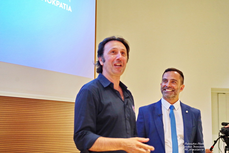 Τα «σπάει» το προεκλογικό σποτ του Φώτη Καρύδα