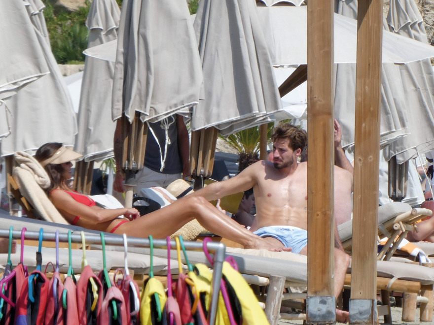 Ιζαμπέλ Γκουλάρτ-Κέβιν Τραπ: Φουλ του έρωτα στη Μύκονο