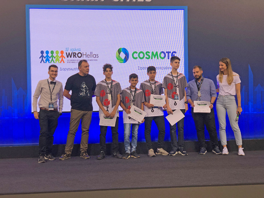 1η και 2η θέση για τις Ομάδες της Εκπαιδευτικής Αναγέννησης στον Πανελλήνιο Διαγωνισμό Ρομποτικής