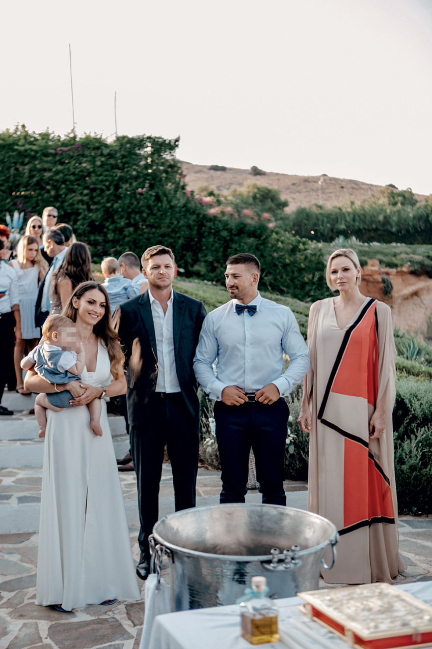 Η πριγκίπισσα Σαρλίν νονά σε βάφτιση στην Αθήνα