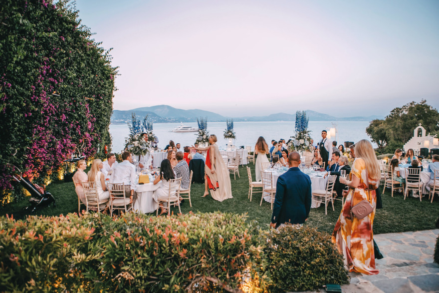 Η πριγκίπισσα Σαρλίν νονά σε βάφτιση στην Αθήνα