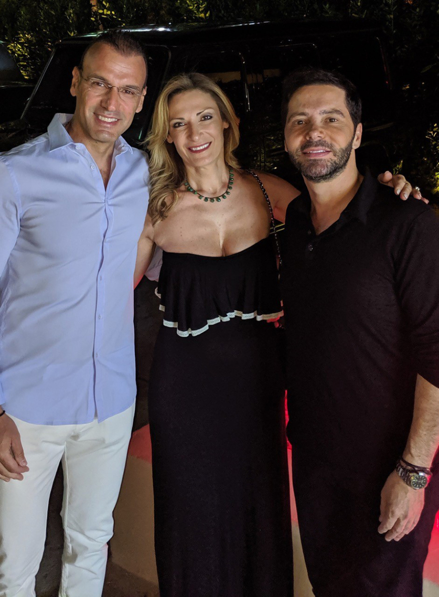 «Παρέλαση» επωνύμων σε καλοκαιρινό πάρτι: Όλες οι εμφανίσεις που έκλεψαν την παράσταση   