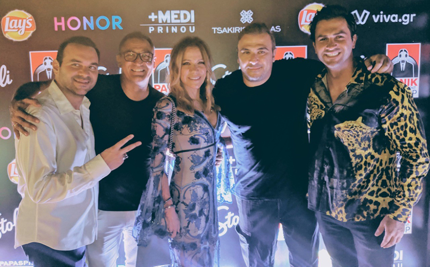 «Παρέλαση» επωνύμων σε καλοκαιρινό πάρτι: Όλες οι εμφανίσεις που έκλεψαν την παράσταση   