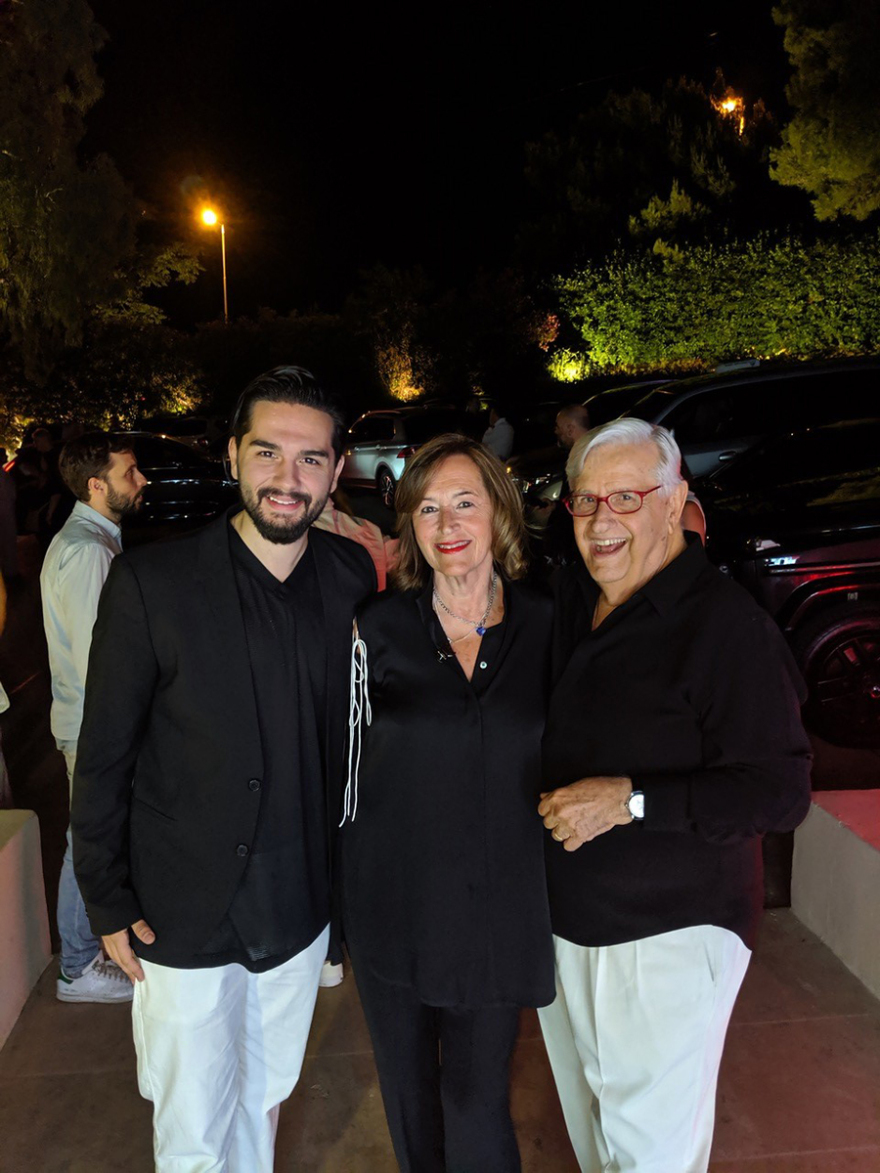 «Παρέλαση» επωνύμων σε καλοκαιρινό πάρτι: Όλες οι εμφανίσεις που έκλεψαν την παράσταση   