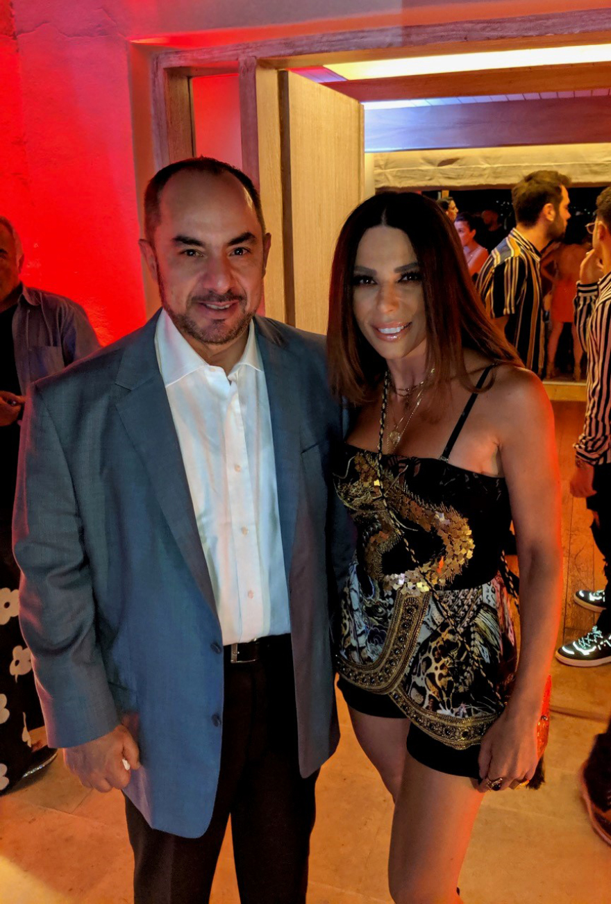 «Παρέλαση» επωνύμων σε καλοκαιρινό πάρτι: Όλες οι εμφανίσεις που έκλεψαν την παράσταση   