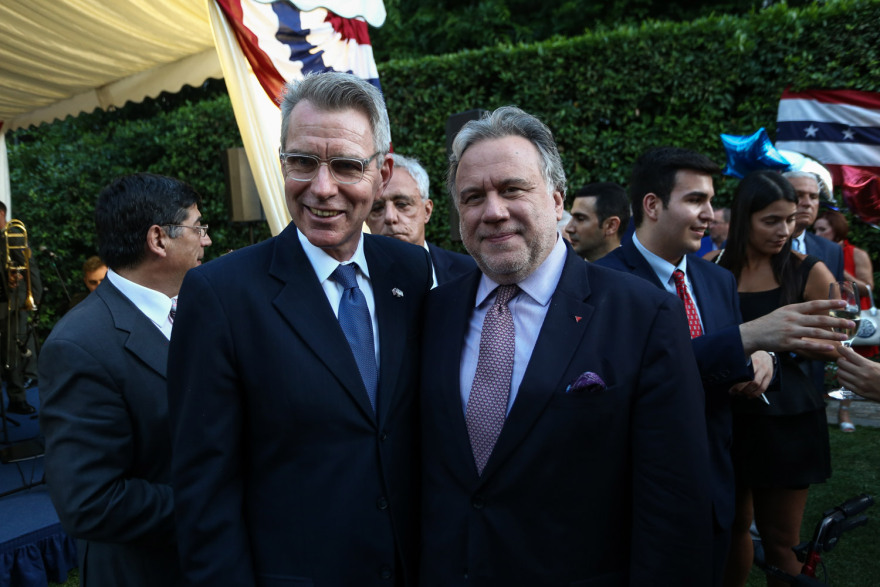 Φωτογραφίες: Η δεξίωση του Τζέφρι Πάιατ για την Ημέρα Ανεξαρτησίας των ΗΠΑ