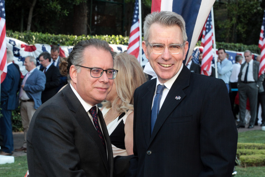 Φωτογραφίες: Η δεξίωση του Τζέφρι Πάιατ για την Ημέρα Ανεξαρτησίας των ΗΠΑ