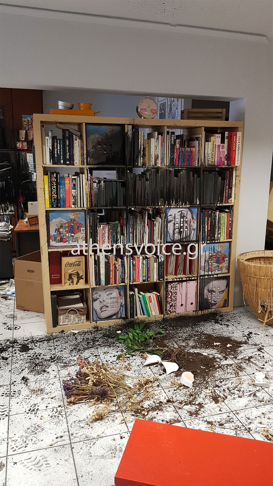 Επίθεση του Ρουβίκωνα στα γραφεία της Athens Voice