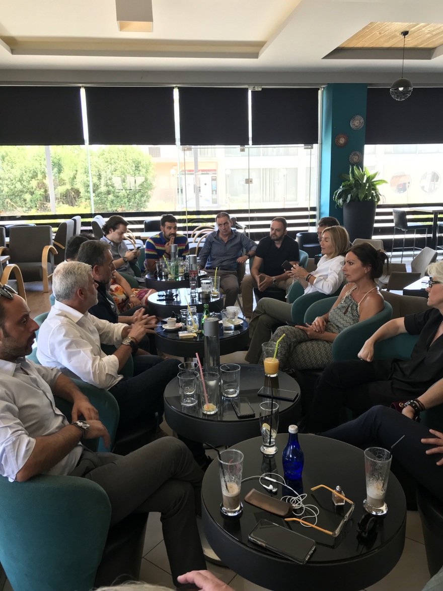 Στην Βοιωτία η Μαρέβα Μητσοτάκη μαζί με τον Γιάννη Καράμπελα