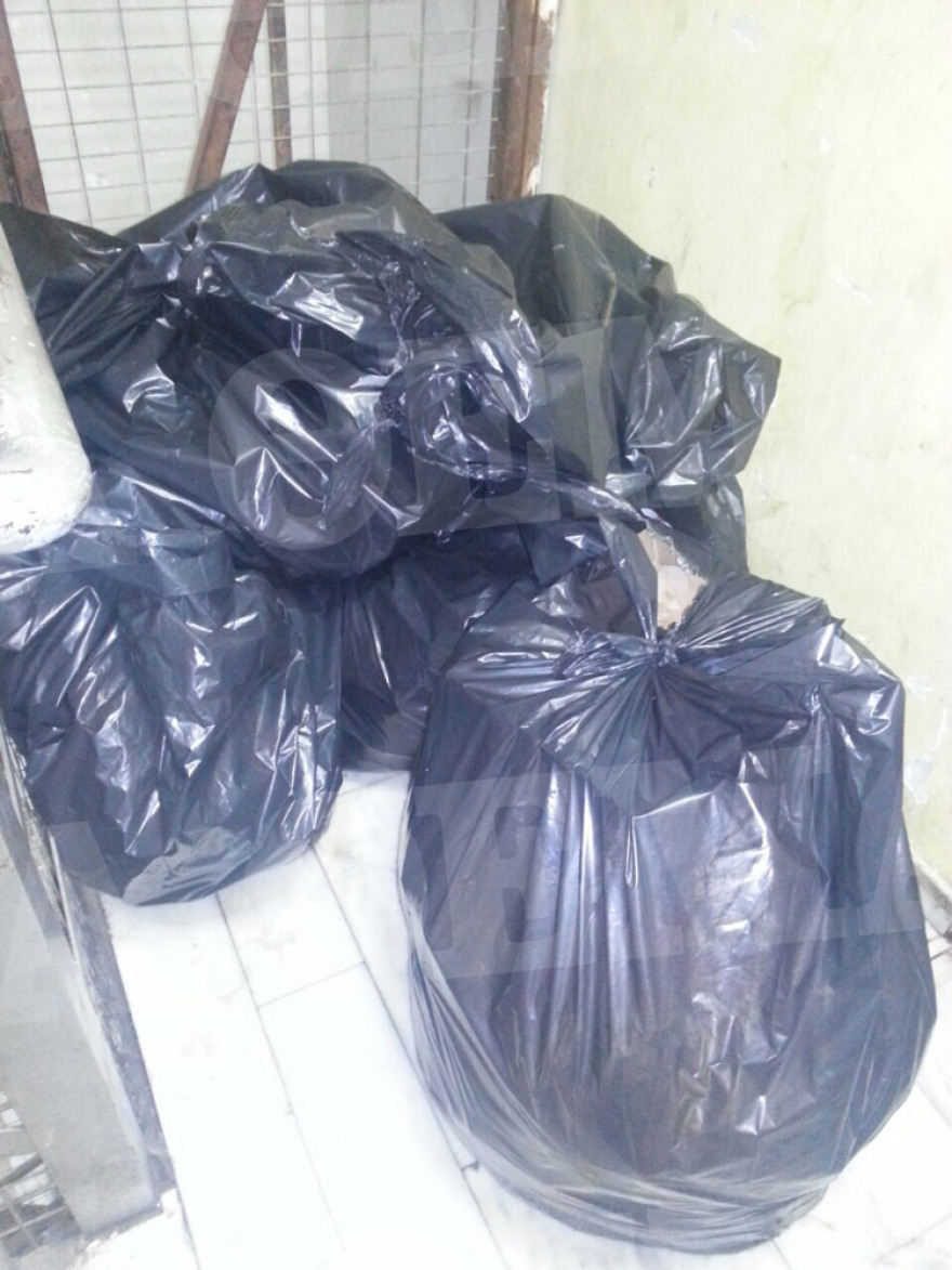 Σοκαριστικές εικόνες από το Αλλοδαπών στην Πέτρου Ράλλη: Κατσαρίδες και σκουπίδια παντού!