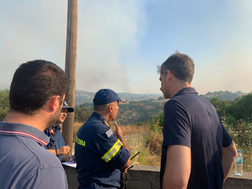Φωτιά στην Εύβοια: Μάχη σε τρία μέτωπα δίνουν οι πυροσβέστες