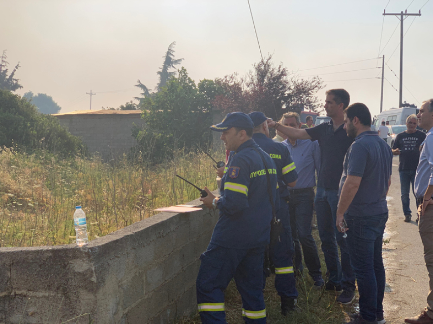 Φωτιά στην Εύβοια: Μάχη σε τρία μέτωπα δίνουν οι πυροσβέστες
