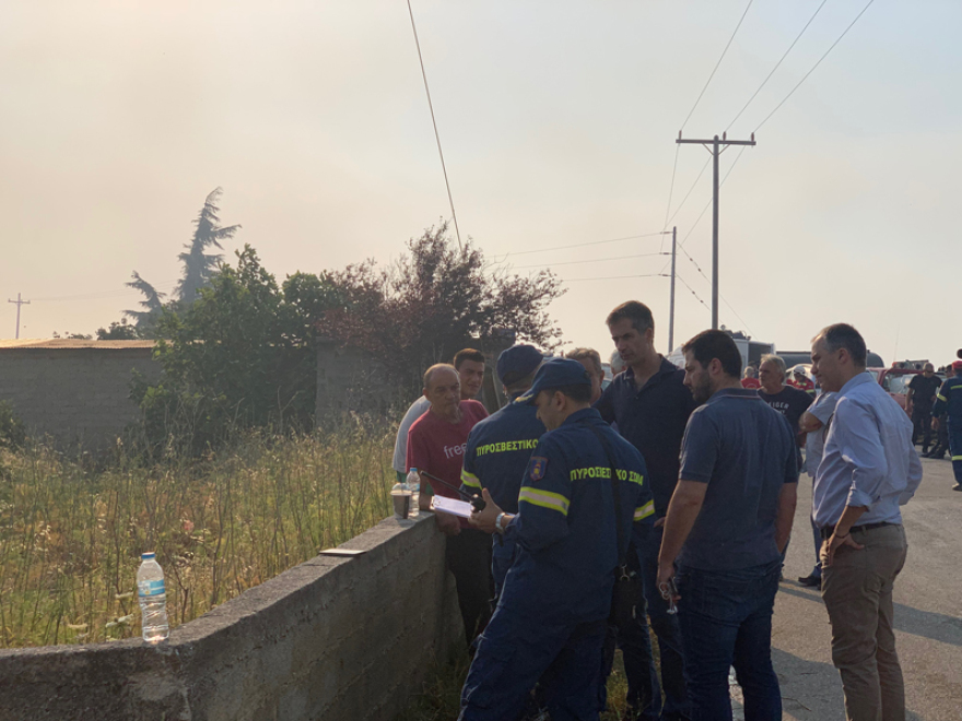 Φωτιά στην Εύβοια: Μάχη σε τρία μέτωπα δίνουν οι πυροσβέστες
