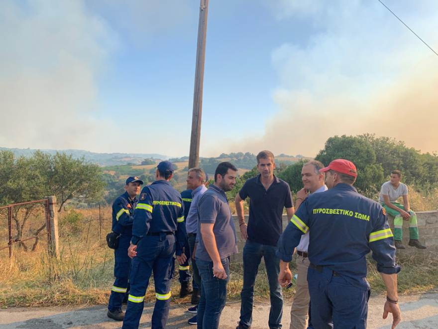 Φωτιά στην Εύβοια: Μάχη σε τρία μέτωπα δίνουν οι πυροσβέστες