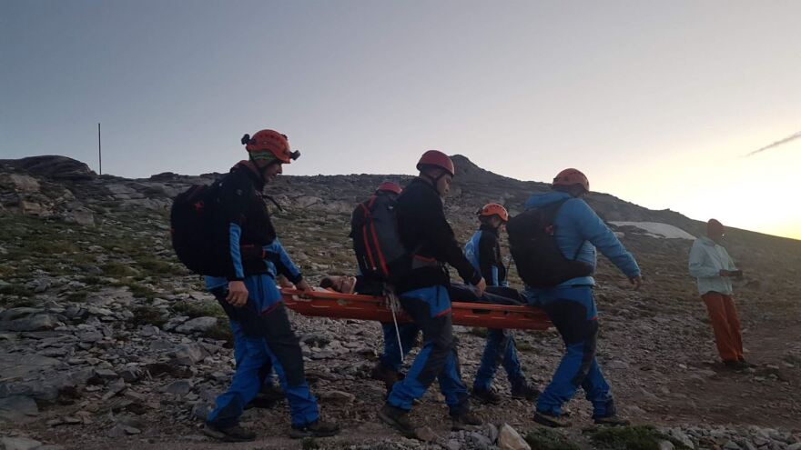 Φωτογραφίες: Καρέ - καρέ η διάσωση γυναίκας στον Όλυμπο