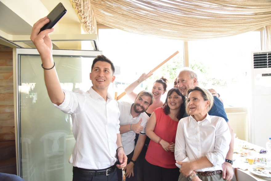 Φώφη Γεννηματά: Χαμόγελα αισιοδοξίας από την Ηλιούπολη