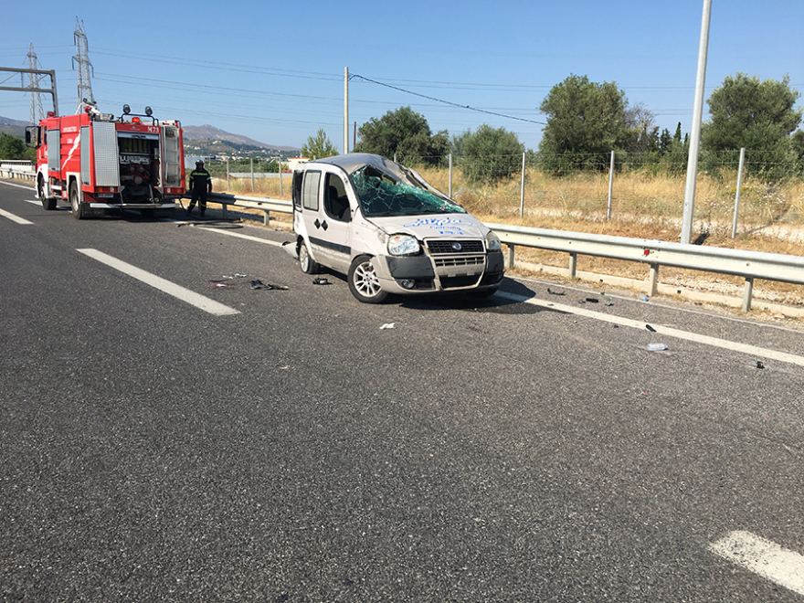 Αττική Οδός: Φρικιαστικό τροχαίο με μία νεκρή και τρεις τραυματίες