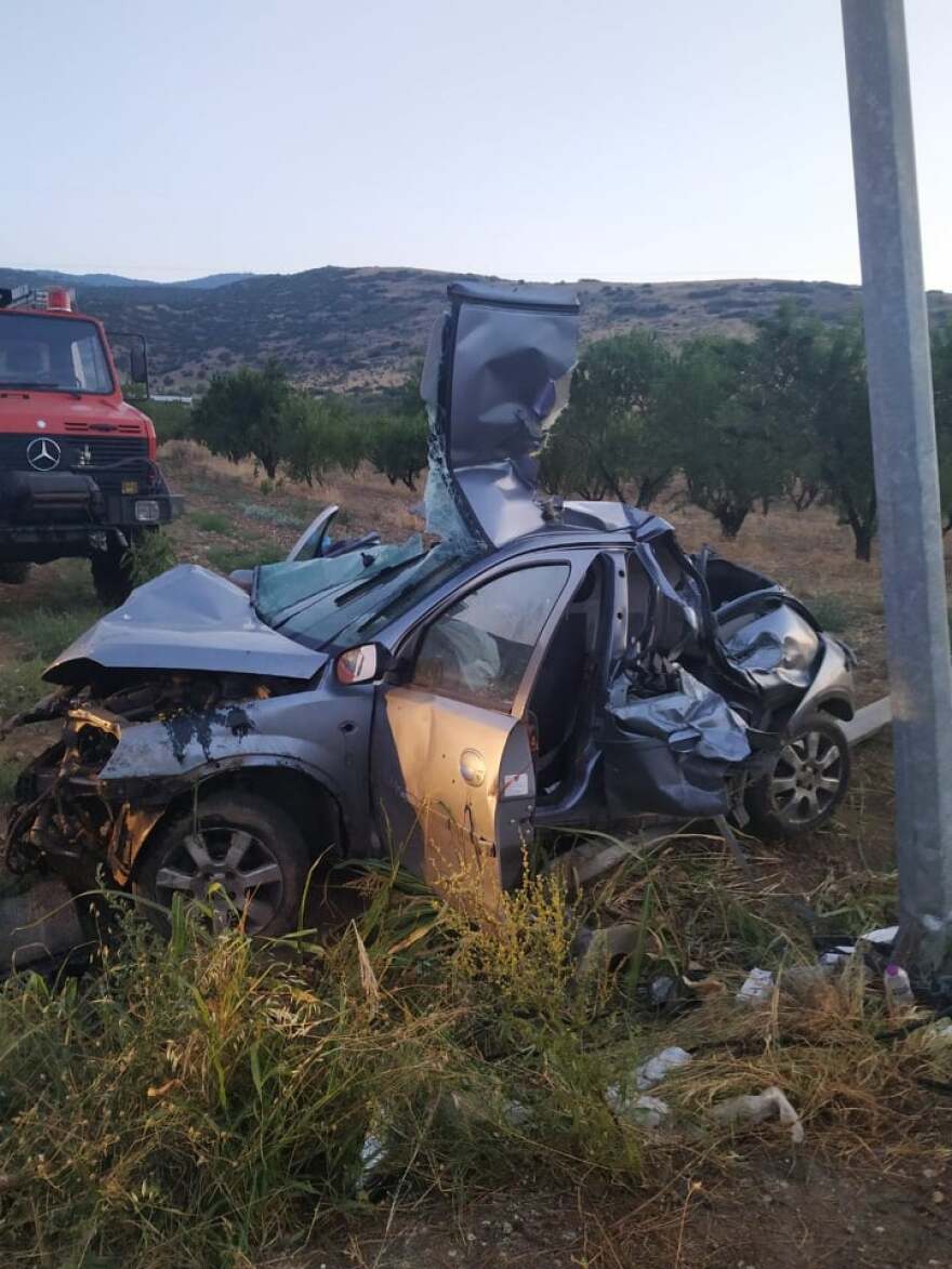 Λάρισα: Σοκαριστικές φωτογραφίες από το τροχαίο με τους δύο νεκρούς