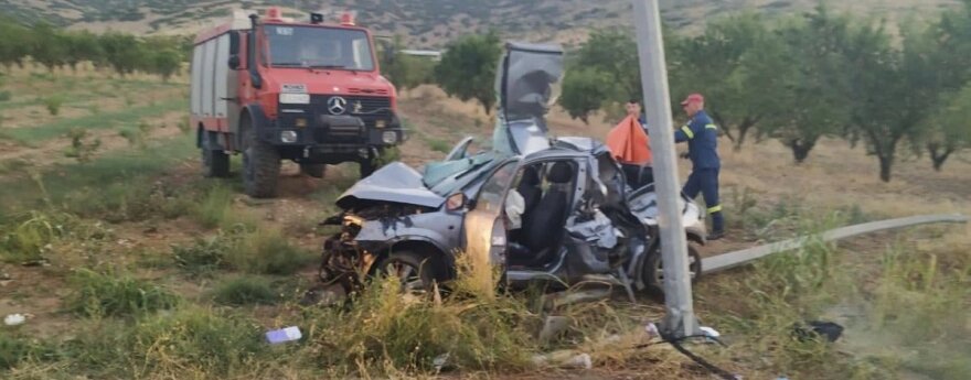 Λάρισα: Σοκαριστικές φωτογραφίες από το τροχαίο με τους δύο νεκρούς