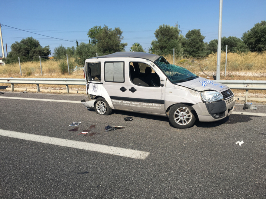 Αττική Οδός: Φρικιαστικό τροχαίο με μία νεκρή και τρεις τραυματίες