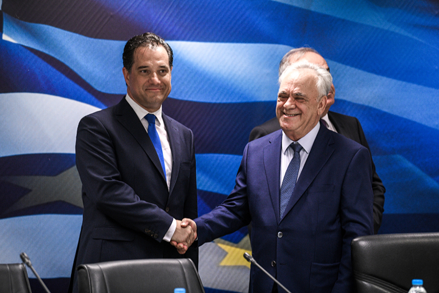 Υπουργείο Ανάπτυξης και Επενδύσεων: «Θα είμαι εδώ κάθε μέρα, δεν θα κάνω διακοπές» δήλωσε ο Άδωνις