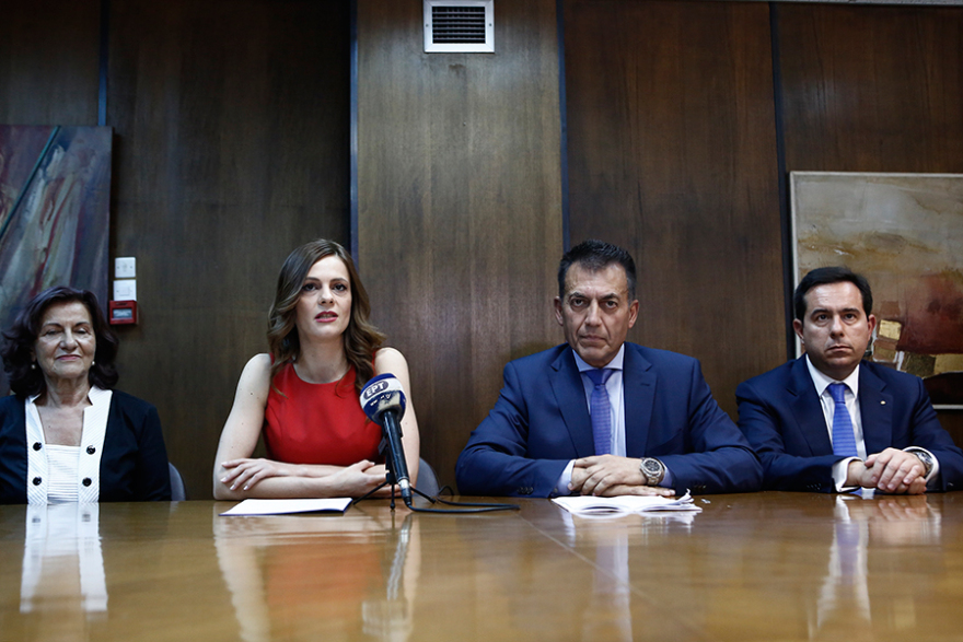 Βρούτσης: Προτεραιότητα η άμεση έκδοση των 250.000 εκκρεμών συντάξεων