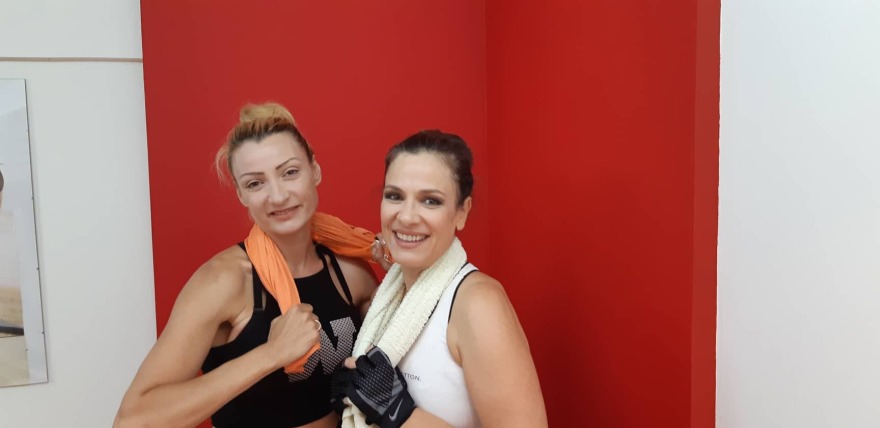 Η Ελένη Τσαγκά κάνει πιλάτες με την personal trainer της Αντζελίνα Τζολί  