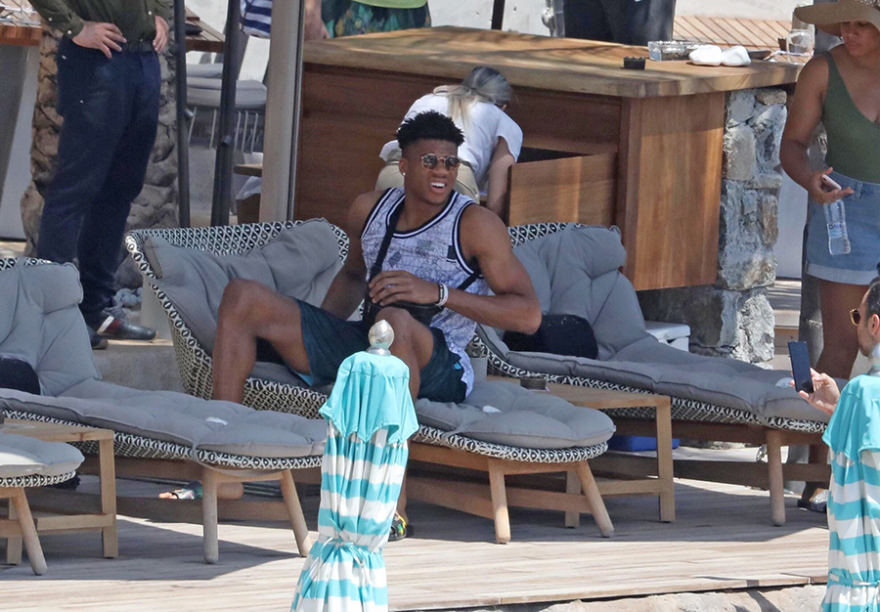 Γιάννης Αντετοκούνμπο: Ρομαντικές στιγμές με τη Μαράια στην Ψαρού