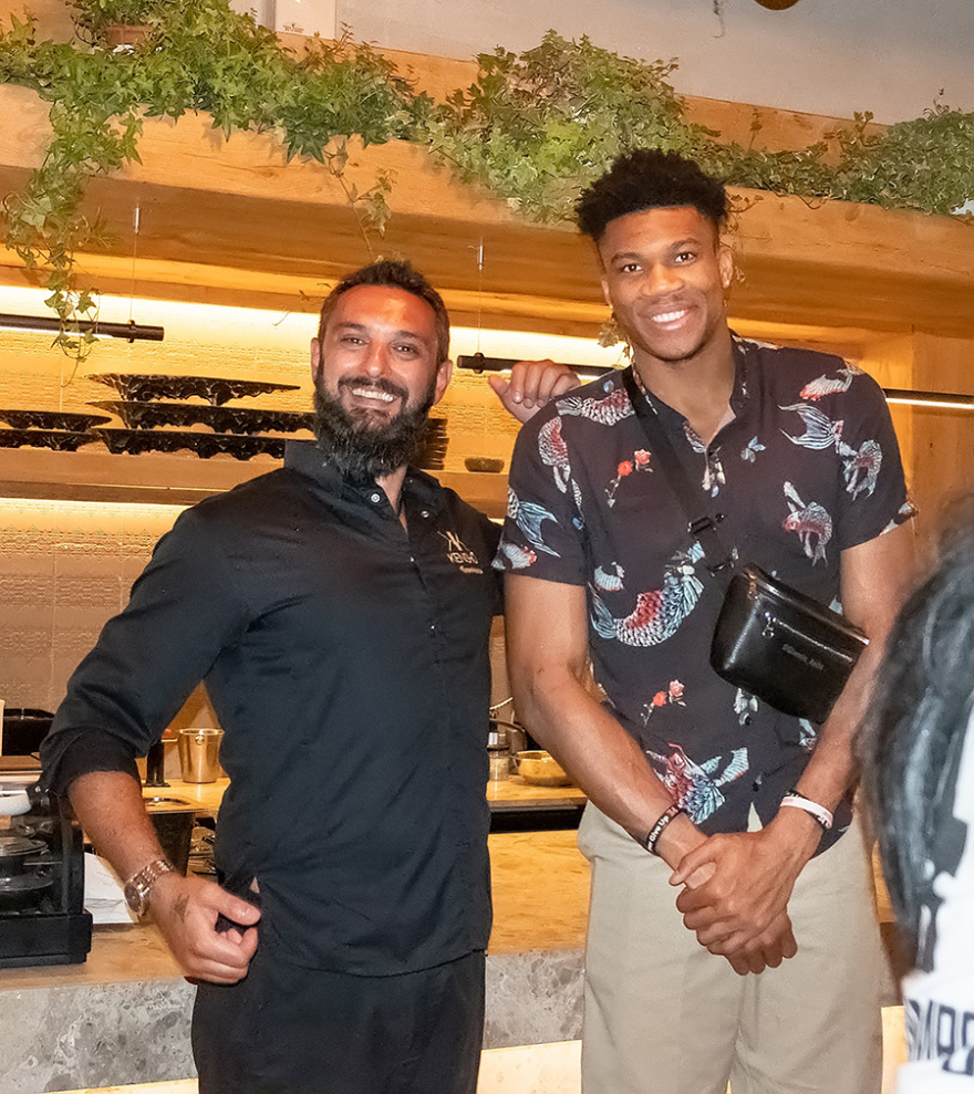 Γιάννης Αντετοκούνμπο: Ρομαντικές στιγμές με τη Μαράια στην Ψαρού